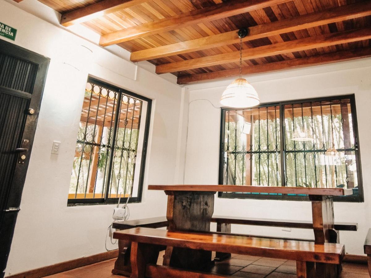 بيت شباب Volare Guatape Isla المظهر الخارجي الصورة