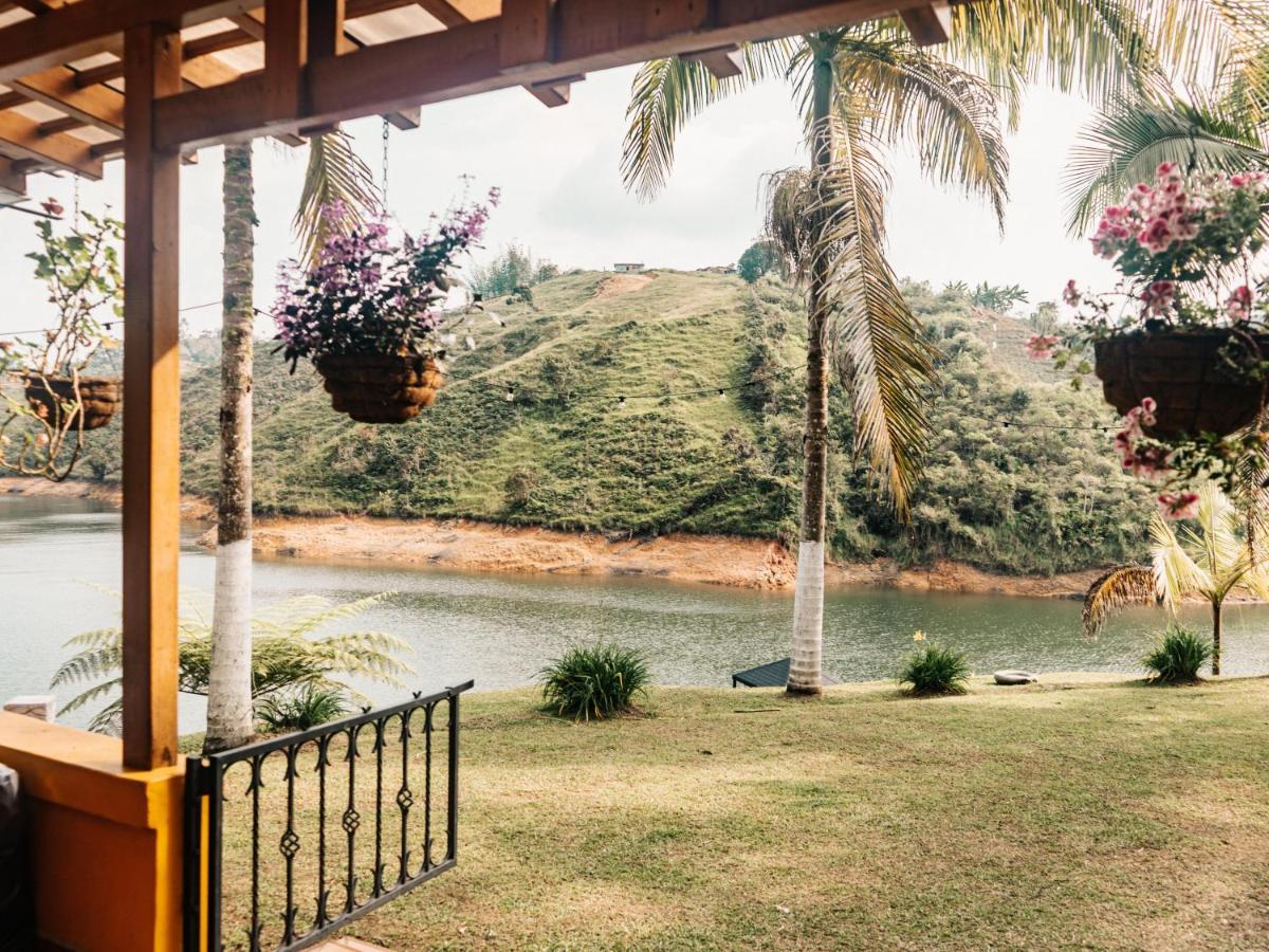 بيت شباب Volare Guatape Isla المظهر الخارجي الصورة