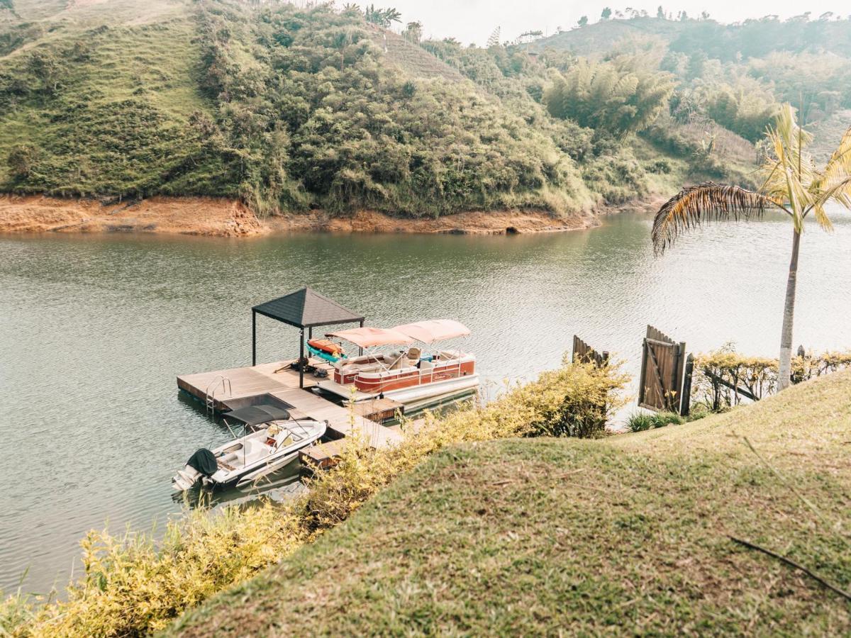 بيت شباب Volare Guatape Isla المظهر الخارجي الصورة