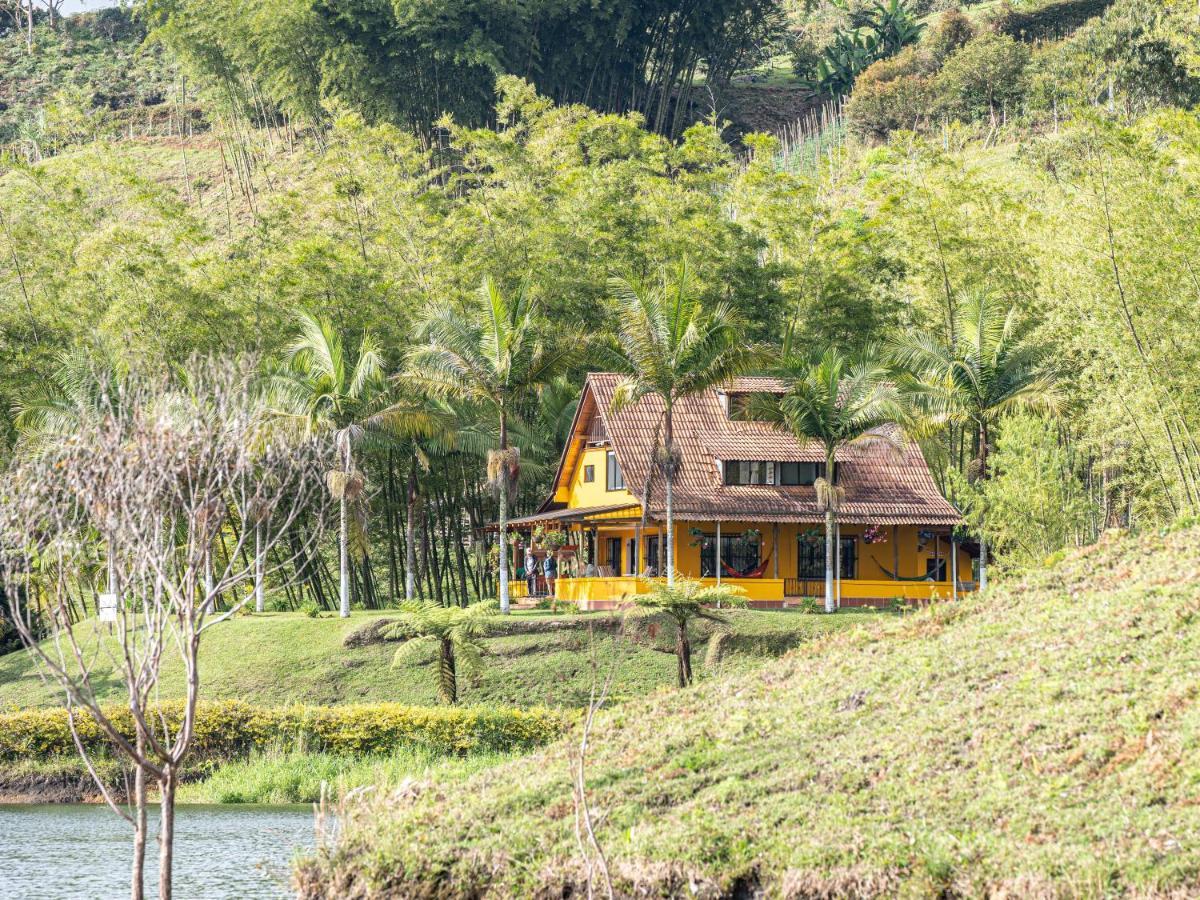 بيت شباب Volare Guatape Isla المظهر الخارجي الصورة