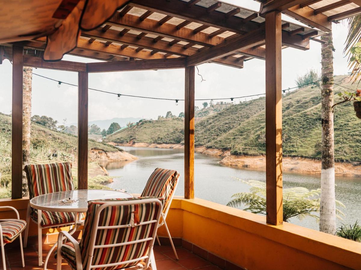 بيت شباب Volare Guatape Isla المظهر الخارجي الصورة