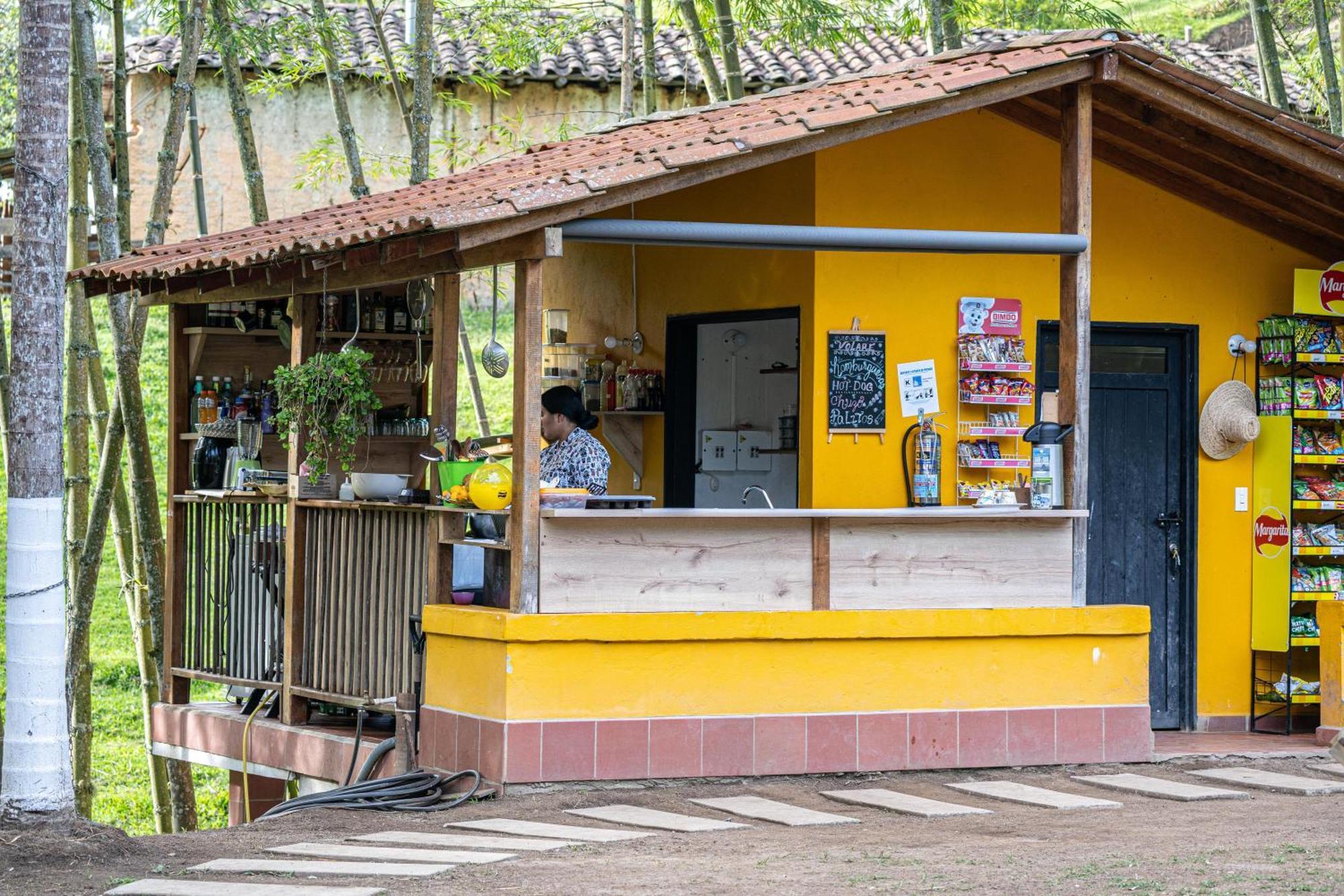 بيت شباب Volare Guatape Isla المظهر الخارجي الصورة