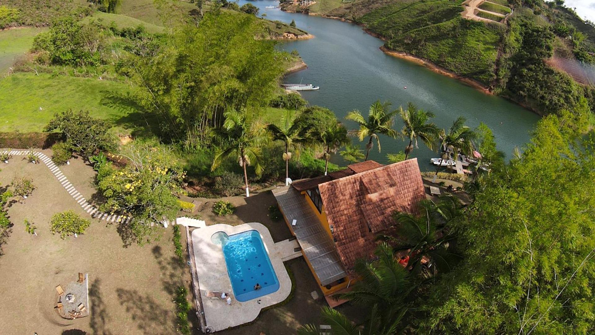 بيت شباب Volare Guatape Isla المظهر الخارجي الصورة