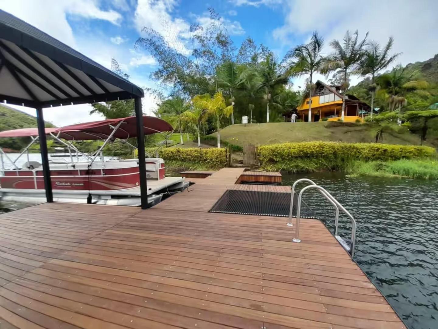 بيت شباب Volare Guatape Isla المظهر الخارجي الصورة
